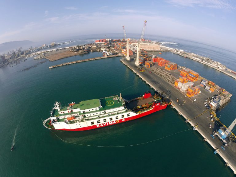 En histórica operación ITI embarcó 108 camiones en ferry