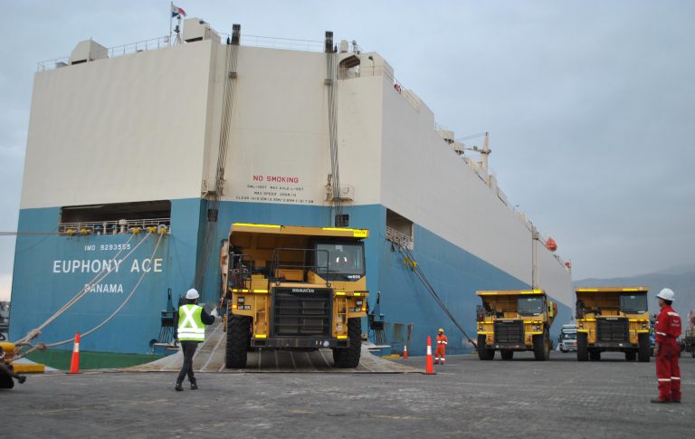ITI embarca camiones mineros y busca aumentar flujo de carga del sector