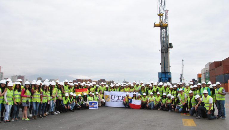 Cerca de 200 estudiantes bolivianos conocieron operación del puerto ITI