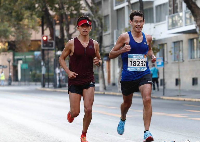 Atleta ITI logra su mejor marca en maratón de Santiago