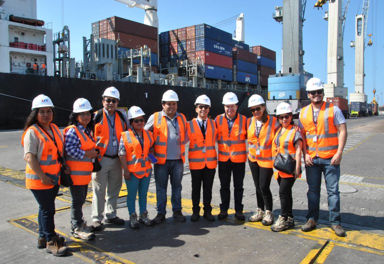 ITI: importadores y exportadores bolivianos conocen ventajas del puerto